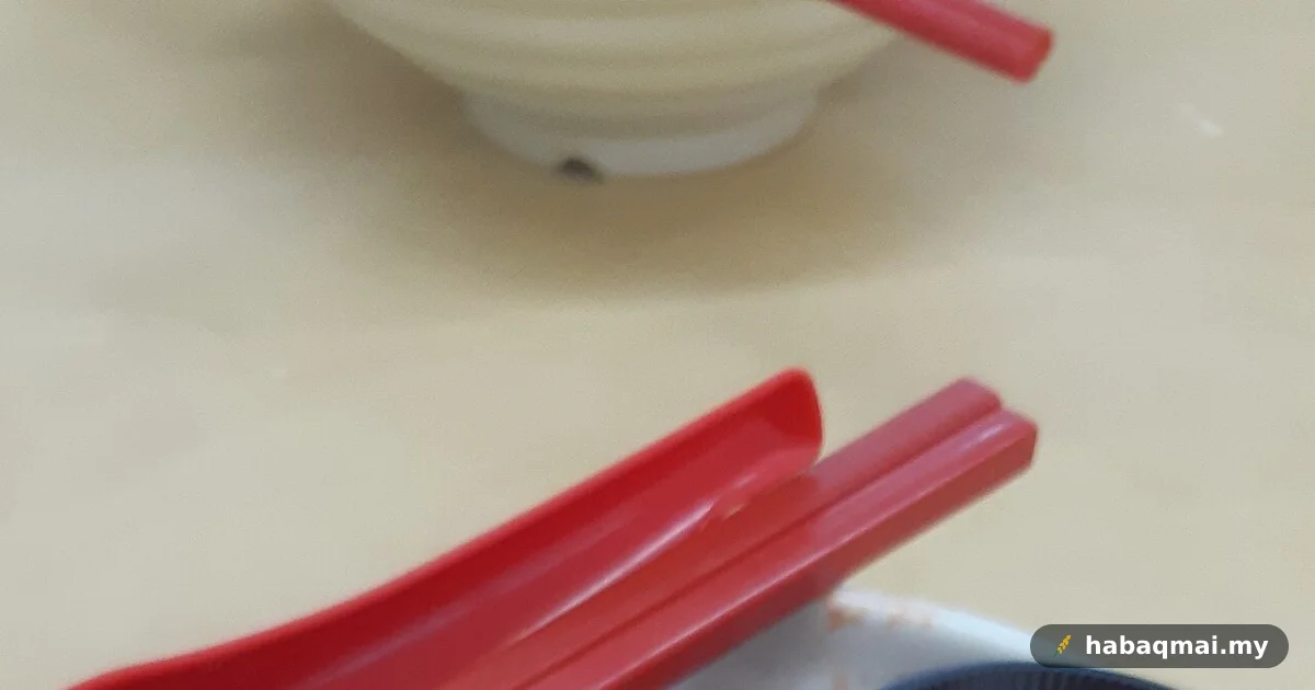 Mi Kolok: Mi Kuching Yang Nampak Wantan Tapi Bukan