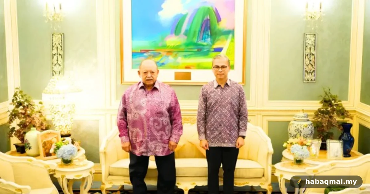 Raja Perlis terima mengadap Menteri Komunikasi di Istana Arau