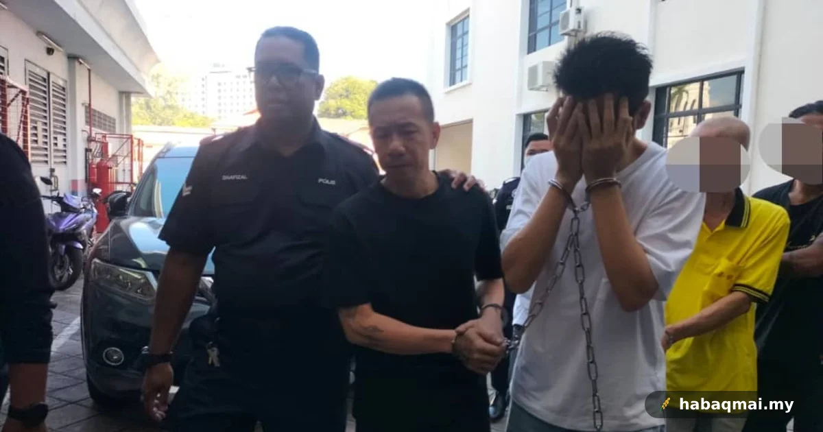 Rompak kedai jam guna kapak, penganggur dipenjara 7 tahun